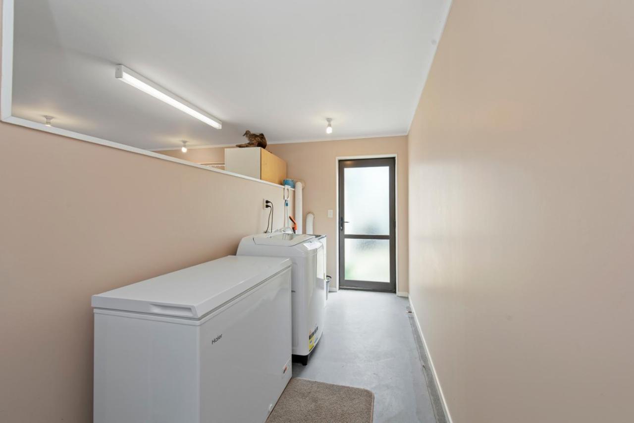 Oceanside Bach - Mount Maunganui Holiday Home ภายนอก รูปภาพ