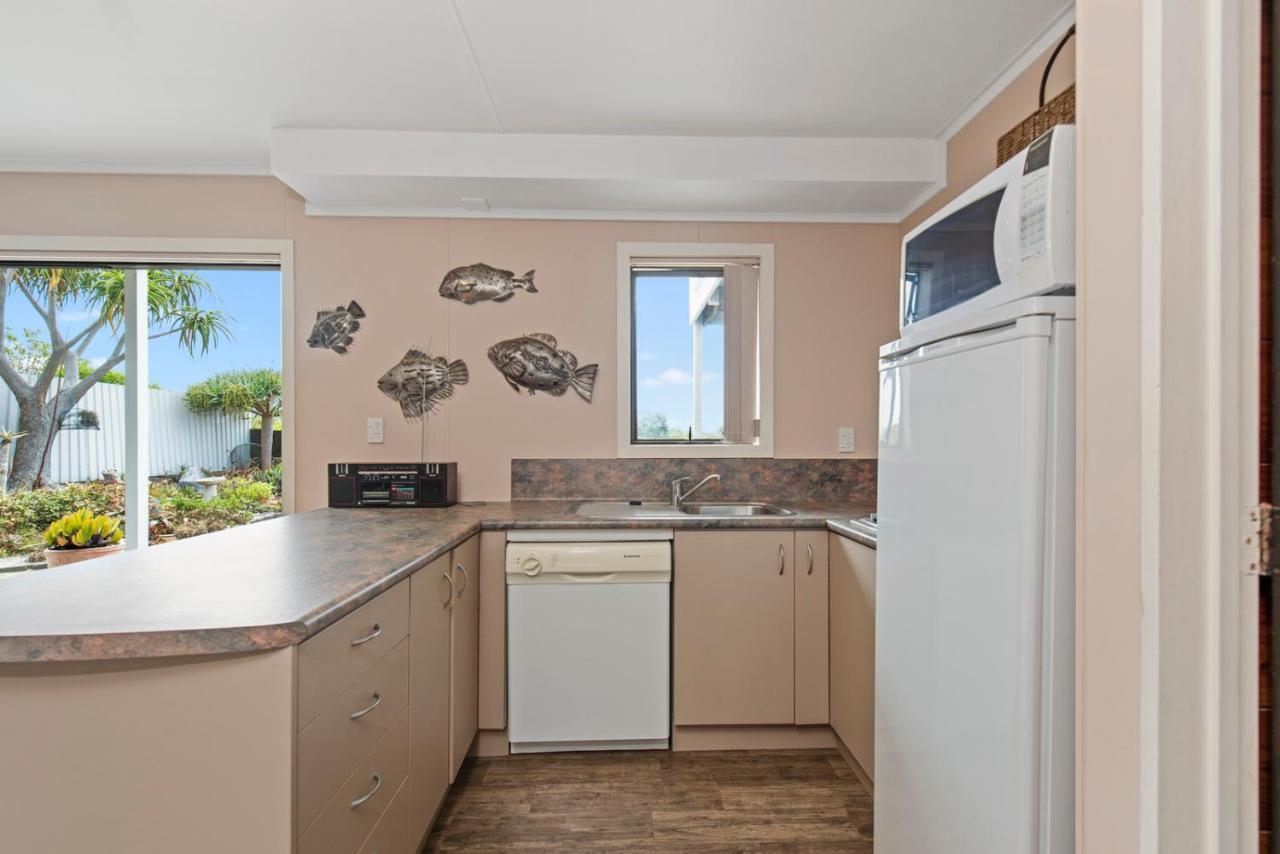 Oceanside Bach - Mount Maunganui Holiday Home ภายนอก รูปภาพ